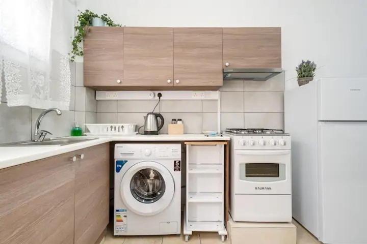 Cozy And Traditional - Ec Studios Larnaca Luaran gambar